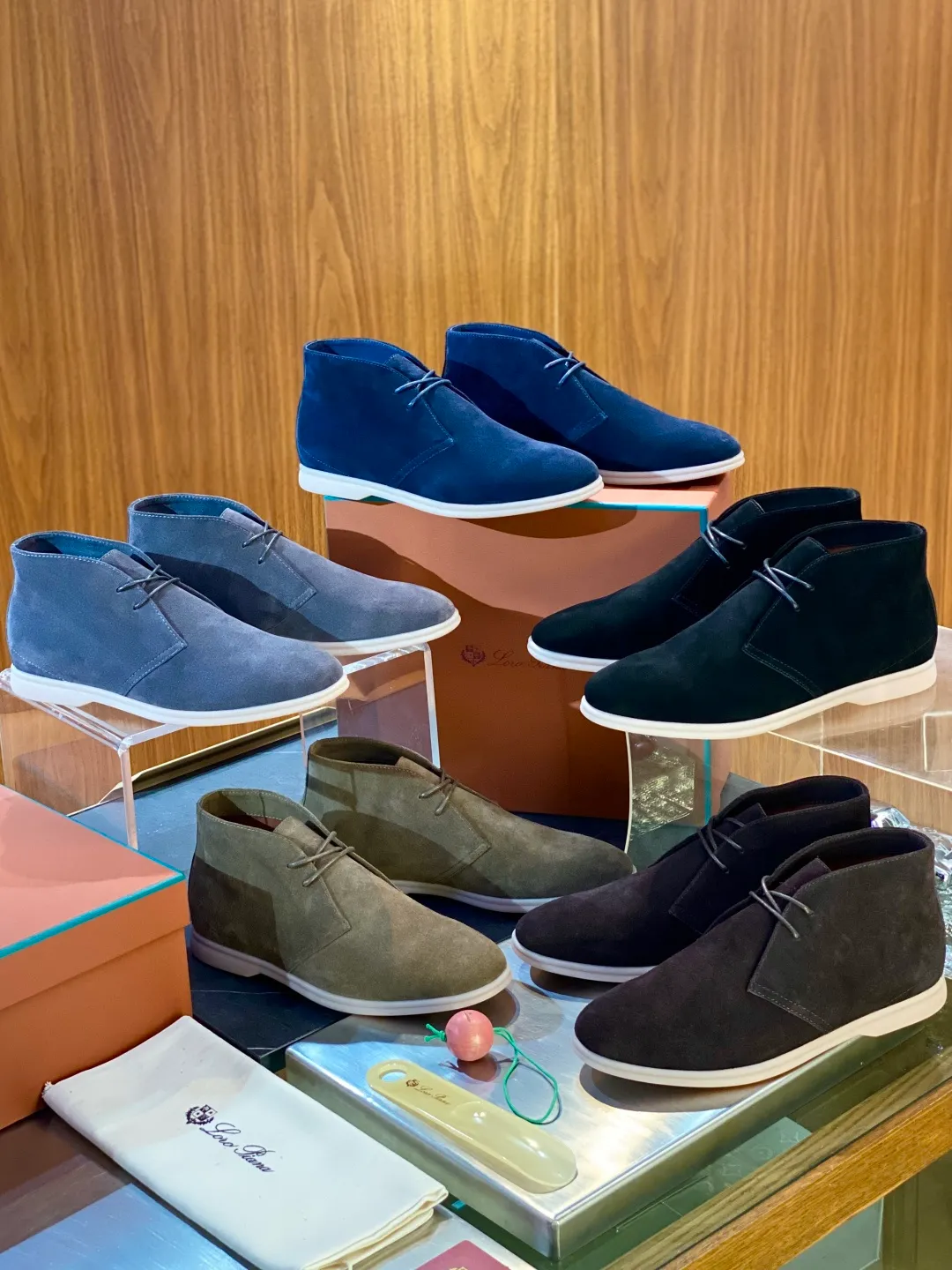 💰780 Loro Piana men's boots for autumn and winter ♞size; 39~46 The flexibility of first-layer cowhide returns to nature and feels the freedom and elegance in the city. A return to the original equestrian elegance aesthetics, Loro Piana is once again inspired by equestrianism this season, perfectly integrating freedom, elegance and functionality.